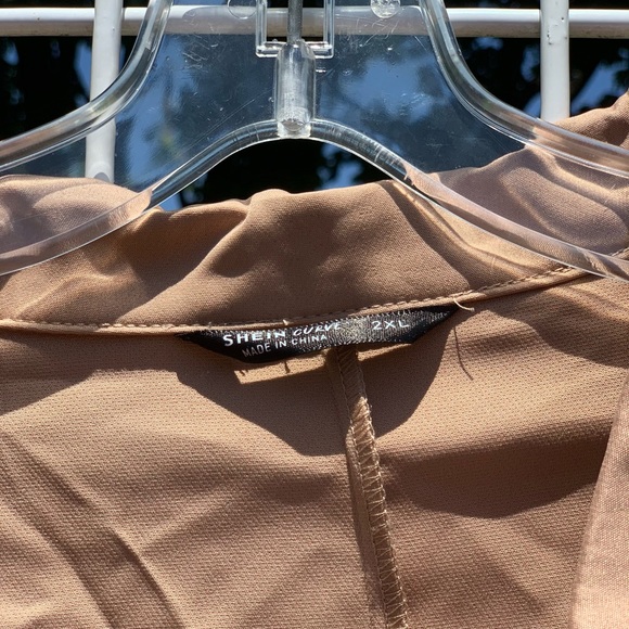 Cream/tan blazer with white trim - Picture 4 of 7